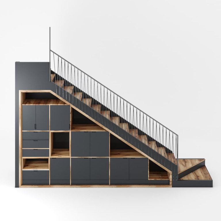 راه پله چوبی داخل ساختمان