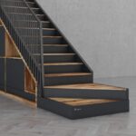 راه پله چوبی داخل ساختمان