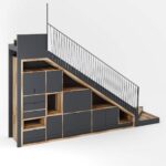 راه پله چوبی داخل ساختمان