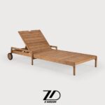 تخت کنار استخر شقایق