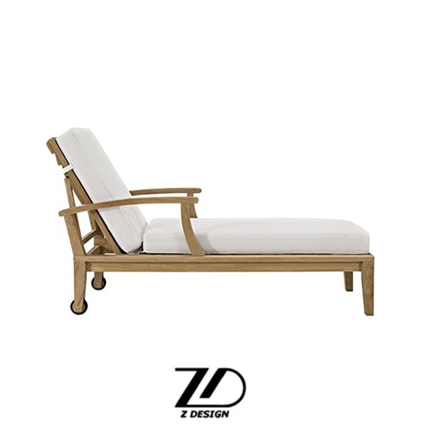 صندلی کنار استخری آدام